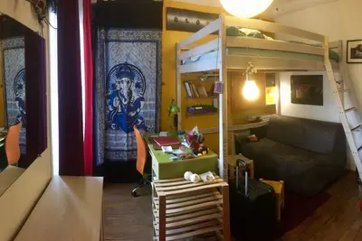 Image de Charmante Chambre privée 18m2 de 1 à 4 couchages avec Sdb au pied de Montmartre.