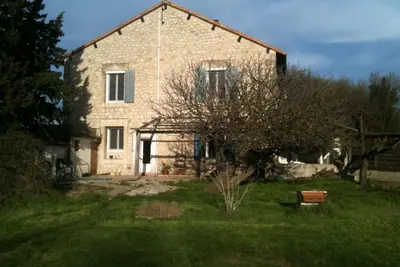 Image de Bastide du 18ème siècle en pleine campagne
