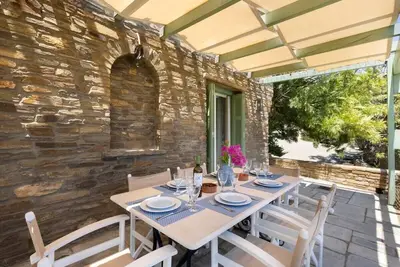 Image de Sun-rock house by the sea