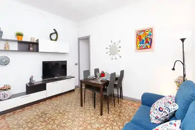 Joli appartement pour 5 personnes avec climatisation, Wifi, Tv et balcon