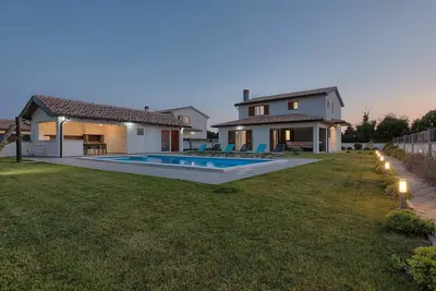Image de Maison de vacances privée avec climatisation, piscine privée, Wifi, bain à remous, Tv, terrasse