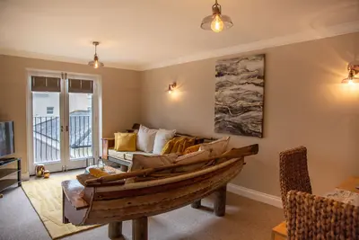 Image de Sandbanks. The Beach House Apartments, central, parking and walk to the beach