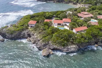 Image de Elegant, Contemporary Oceanfront Villa On Its Own Private Peninsula