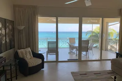 Image de Premium 7 Mile Beach 3 Bedroom Condo