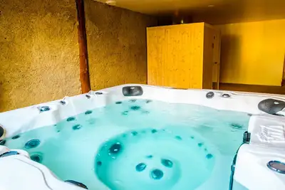 Image de Gite de groupe tout confort ( piscine, spa, sauna, cuisine d'été ) et isolé