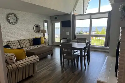 Image de Lakefront Condo on Crooked Lake, Family-Friendly, Boat Slip Available