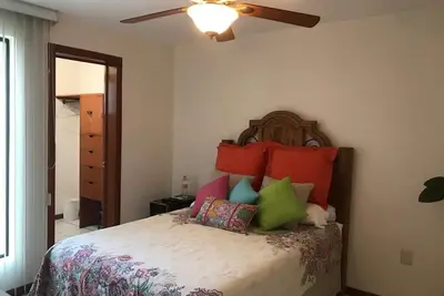 Image de *~Estacionamiento Seguro ¬ WiFi ¬ 5 min Expo Gdl~ Restaurantes y Plaza del Sol*