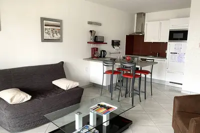 Image de Joli appartement T2 décoré avec goût en plein centre de Saint Cast le Guildo