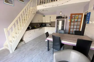 Image de Charmant appartement duplex en plein centre de Saint Cast, Ă 100m de la grande plage, pour 5. . .