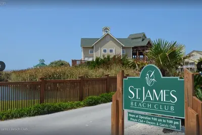 Image de Heavenly Southport Condo Waiting for you!