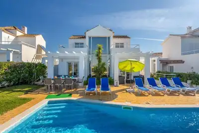 Image de Maison de vacances privée avec Wifi, climatisation, piscine privée, Tv, terrasse, parking