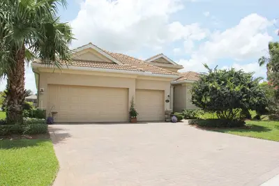 Image de 407 Beautiful pool house with gorgeous view and golf