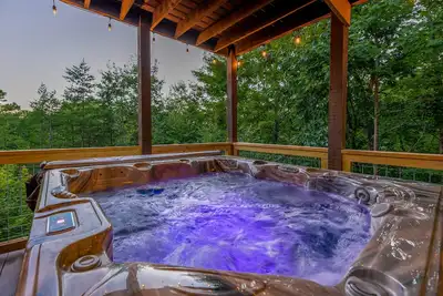 Image de Free Tickets | Private Balcony, Grill, Game Room, Hot Tub, Great Location