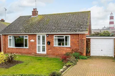 Image de A charming bungalow in close proximity to many attractions and beautiful beaches.