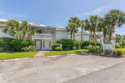 Image de Walk to the Beach from this economically priced to