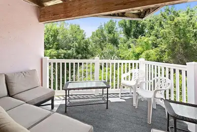 Image de Oceanfront with pool and direct beach access!