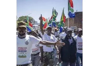 Image de Enjoy the beauty of nature. See the mountain view when standing outside