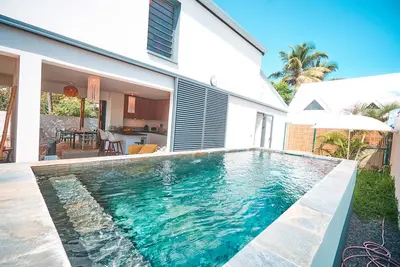 Image de Villa Veloutier, avec piscine en plein centre!