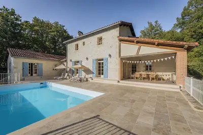 Image de Villa Saint Cirque avec sa belle et grande piscine privée