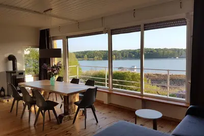 Image de Vacation home with unique lake view