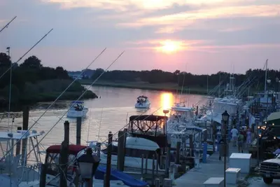 Image de Just Released. . . Spectacular Sunsets- Waterfront 2- Bed/ 2- Bath Condo\nPOOL/Wifi