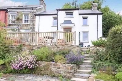 Image de Stunning picturesque character cottage with sensational river views