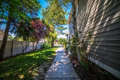 Image de cozy, 2-bedrooms quiet living