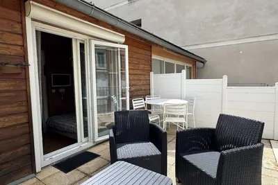 Image de Place de la Mairie. Joli T2  4p - Terrasse et vue.