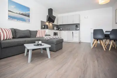 Image de Discover our cozy holiday cottage in Winterberg. Perfect for 5 people, close to the slopes and with beautiful views. Book your dream vacation now!