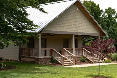 Image de Charming Bungalow North + Fishing & Trails
