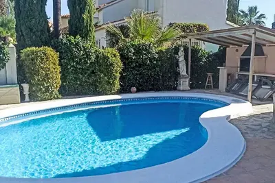 Image de Maison de vacances privée avec Wifi, piscine privée, climatisation, Tv, patio, parking
