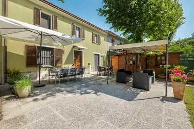 Image de Maison de vacances privée avec bain à remous, piscine privée, Wifi, Tv, vue panoramique, parking