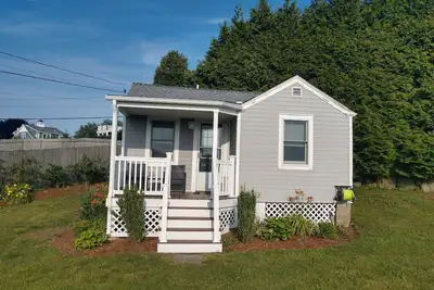 Image de Coastal Cottage located in Pointview Marina on Great Salt Pond, Rhode Island
