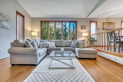 Image de Ultimate Stone Mountain Escape – Sleeps 20+ I Game Room I Cinema