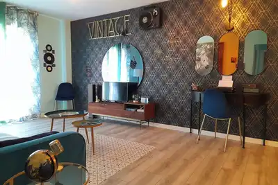 Image de ☆☆☆☆☆ 80s Loft Vintage. Free Guest Parking. 15' from Malaga Airport.
