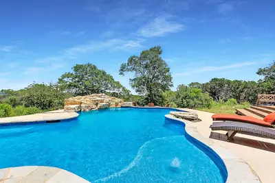 Image de C L Ranch - Luxury estate with pool, hot tub, and outdoor kitchen!