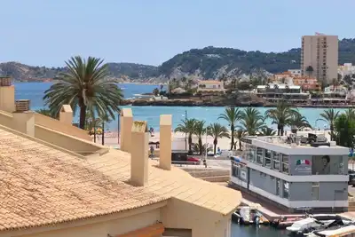 Image de Soleil, mer, plage et vues spectaculaires dans une superbe situation!