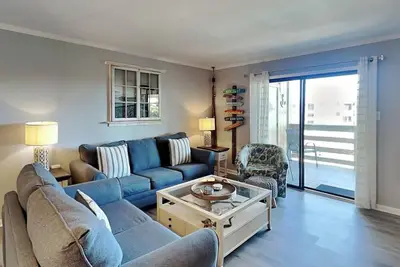 Image de Lighthouse Point 5b | Pool Views + Beach Access
