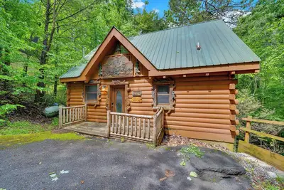 Image de ♡♡ Romantic Getaway -Hot Tub - WiFi -Central Location-100+Five Star♡