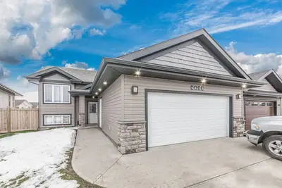 Image de Modern House {Fenced Back Yard} Bbq Garage {Clean}