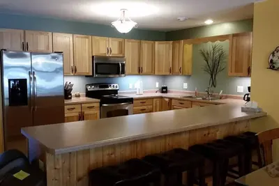 Image de Minocqua Lake Condo B7- 2 Story Rustic Town Home