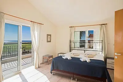 Image de Villa Magusta - Villa moderne de 4 chambres avec piscine Ayia Thekla - Près de la plage