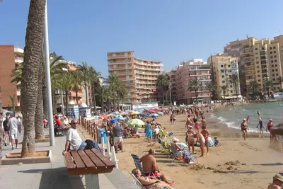 Image de Bel appartement de 2 chambres à moins de 50m de la plage et vues mer latérales