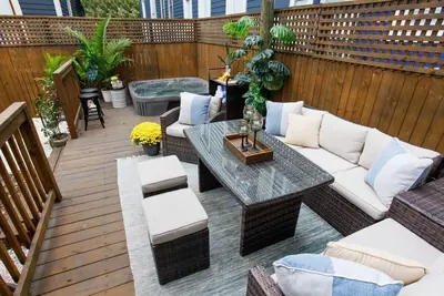 Image de Renovated Victorian District Home | Hot Tub
