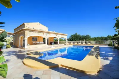 Image de Belle maison de vacances privée avec Wifi, piscine privée, climatisation, Tv, patio et parking