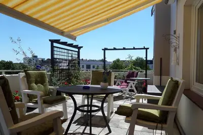 Image de Large roof terrace - Sun-drenched apartment - Elevator available