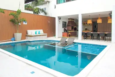 Image de Apto com piscina ao lado da praia em Porto Seguro