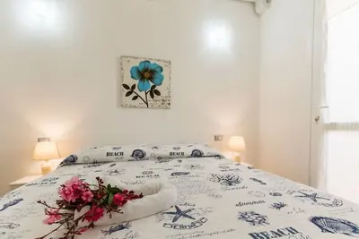 Image de Iris, apartment with a glimpse of the sea