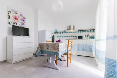Image de Lantana, apartment with glimpse of the sea