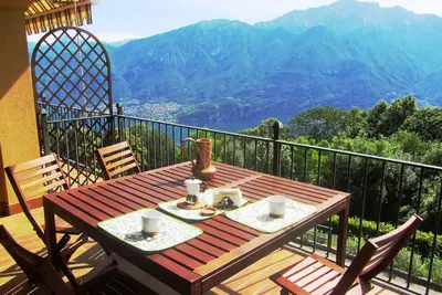 Image de il balcone sul lago